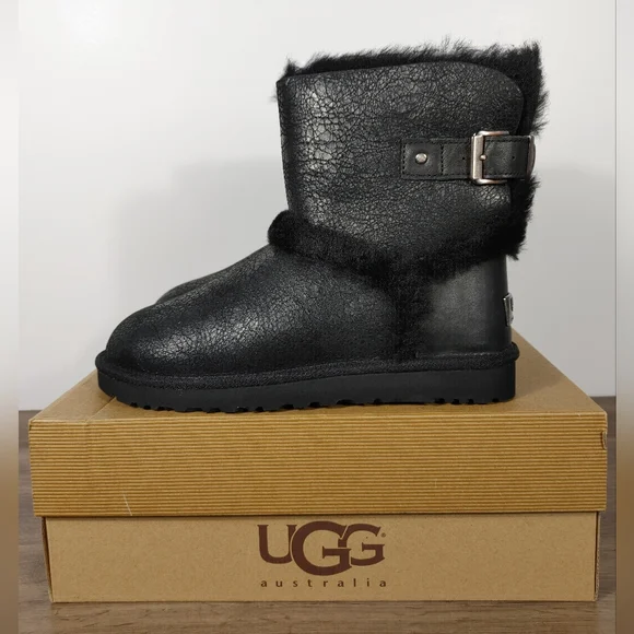 Brand New Women's UGG Australia Airehart Black Boots - Picture 3 of 10